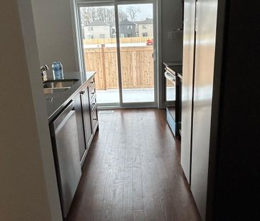 For Lease - 527 Galanthus Walk, Kanata, Ontario - Photo 4