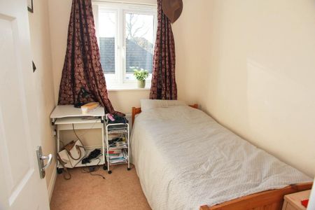 3 bedroom semi-detached house to rent - Photo 5