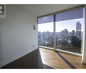 3404 938 NELSON STREET, Vancouver, British Columbia - Photo 1