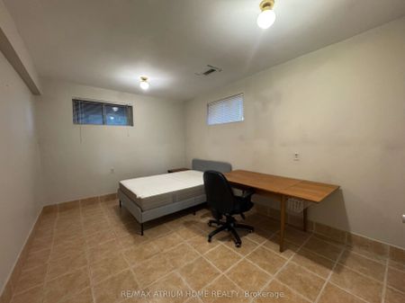 42 Cumberland Drive #Lower Suite - Photo 2