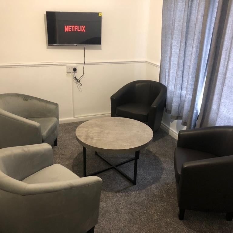 Room in a Shared House, Farrow Bank, LS12 - Photo 1