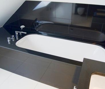 Jetzt aber! Schickes Dachgeschoss + Parkett + Fußbodenheizung + Log... - Photo 6