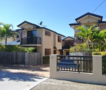 Generous Size and Space. Great courtyard. Capture the Breezes. - Photo 2
