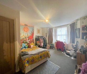 3 bedroom flat to rent - Photo 5