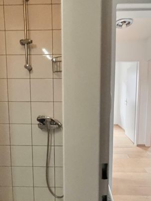 Kleine 2 Zimmer Wohnung im Dachgeschoss mit französischem Balkon. - Foto 1
