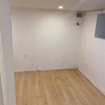 2 bedrooms basement Apart./ downtown Toronto Bloor & Ossington/ Subway - Photo 4