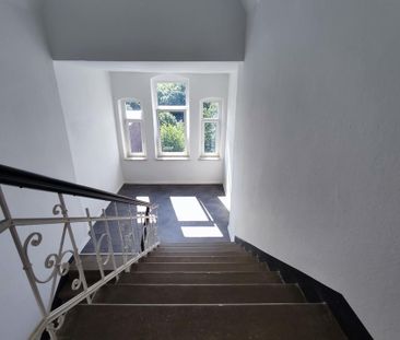 Großzügige 4-Zi.-Dachgeschoss-Wohnung - neu renoviert! - Photo 5