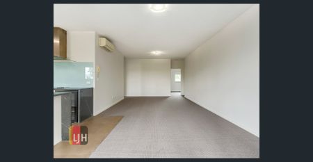 SPACIOUS THREE BEDROOM APARTMENT WITH POOL IN COMPLEX! - Photo 3