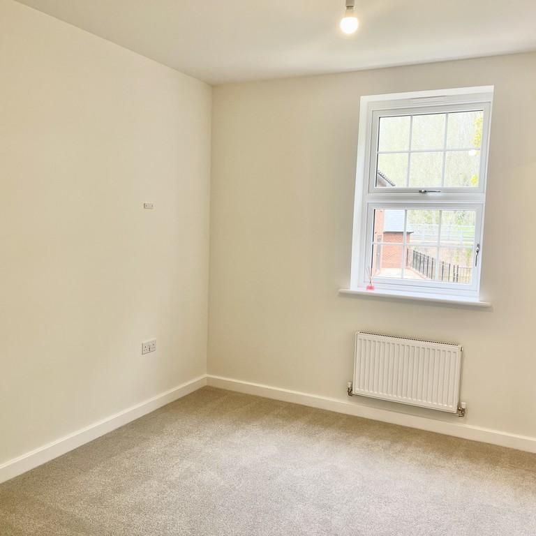 3 bedroom semi-detached house to rent - Photo 1