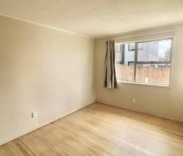 Cosy 3 bedroom home for rent in Manurewa - Photo 2