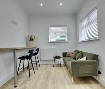 Avenue Road, Gosport - Photo 1