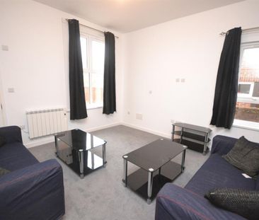 1 bedroom Flat To Let - Photo 2