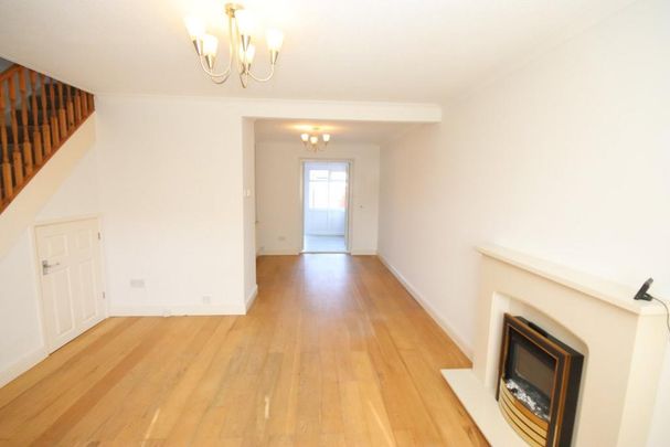 3 bedroom end of terrace house to rent - Photo 1