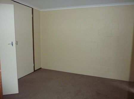 ONE BEDROOM UNIT IN GREAT LOCATION - Photo 3