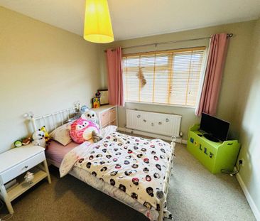 13, Ernest Close, - Photo 2