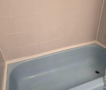 2 1/2 Iberville coin Hochelaga - Photo 2