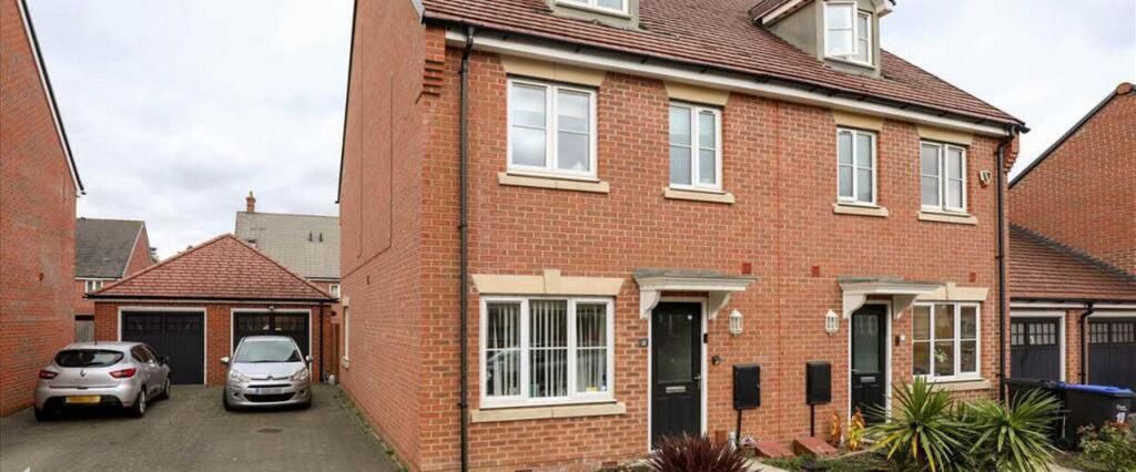 4 bedroom semi-detached house to rent - Photo 1