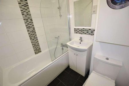 Bakers Gardens, Carshalton, Surrey, SM5 - Photo 4