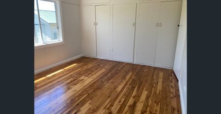 Large Family Home - Photo 2