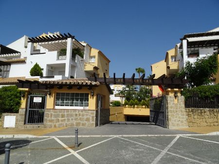 731265 - Apartment for rent Bahía de Marbella, Marbella, Málaga, Spain - Photo 3