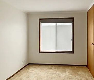 Spacious Family Home - Photo 5