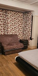 Room in a Shared House, Galpins Road, CR7 - Photo 4