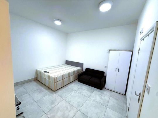 Studio to rent - Photo 1