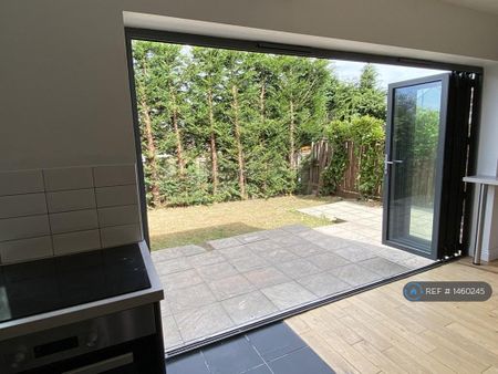 3 bedroom semi-detached house to rent - Photo 4