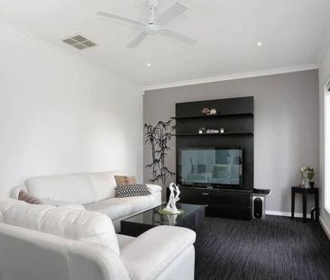 SPACIOUS FAMILY HOME! - Photo 2