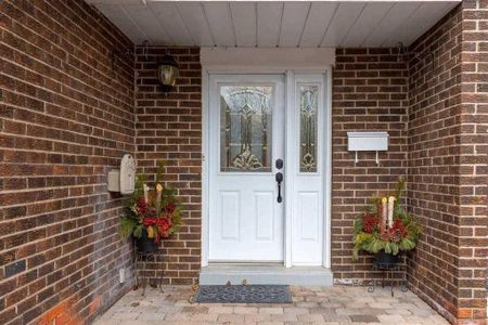 For Lease - 16 Comrie Terrace, Toronto, Ontario - Photo 4