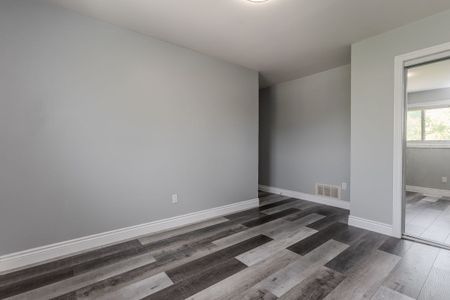 For Lease - 2458 Martin Court, Burlington, Ontario - Photo 5