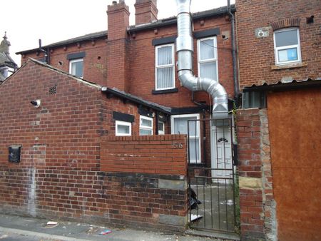 4 bedroom apartment to rent - Photo 2