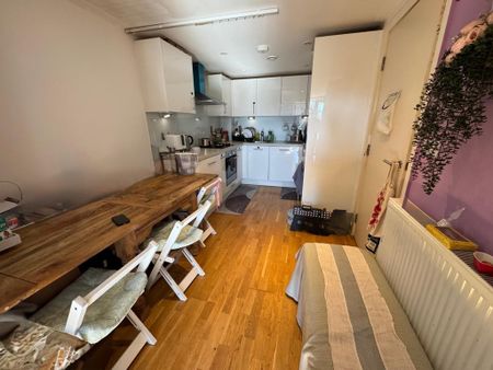 1 bedroom flat to rent - Photo 2