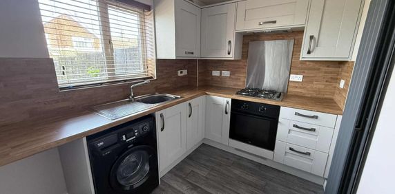 3 bedroom semi-detached house to rent - Photo 2