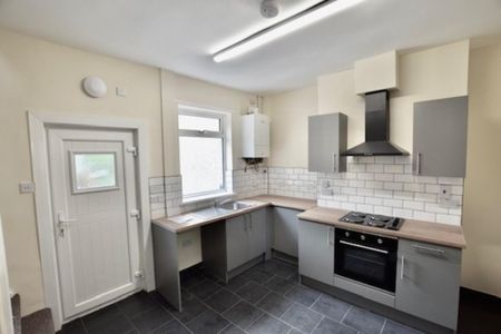 2 bedroom terraced house to rent - Photo 4