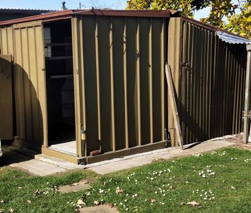 Sun soaked Taward Street - Photo 3