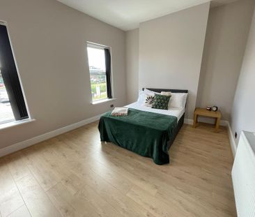 4 bedroom terraced house to rent - Photo 3