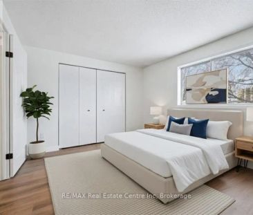 896 ELGIN STREET N - Photo 4