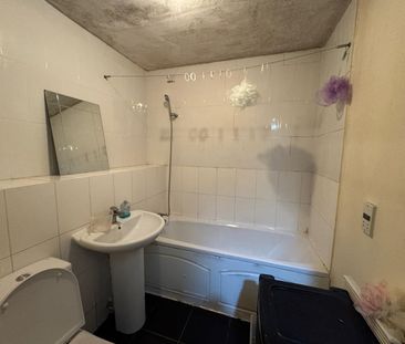 Room in a Shared House, Chamberlain Close, IG1 - Photo 6