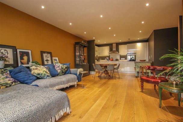 Rectory Grove, Leigh-On-Sea - Photo 1