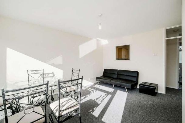 Brading Crescent, Wanstead, E11 - Photo 1