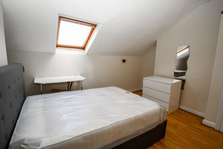 4 bedroom end of terrace house to rent - Photo 4