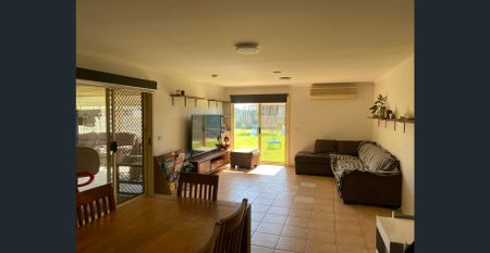 LARGE FAMILY HOME - Photo 5