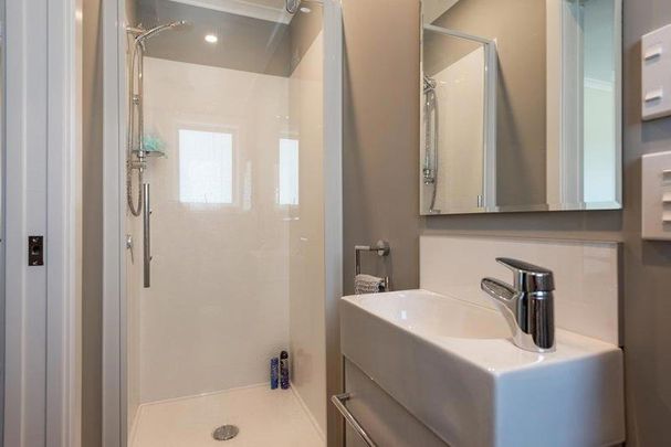 Modern & Sunny Townhouse - Photo 1