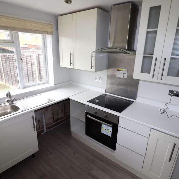 3 bedroom terraced house to rent - Photo 1