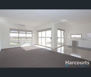106/2 Rockgarden Drive, Truganina, Vic 3029 - Photo 6