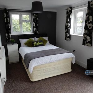 1 bedroom in a house share to rent - Photo 2