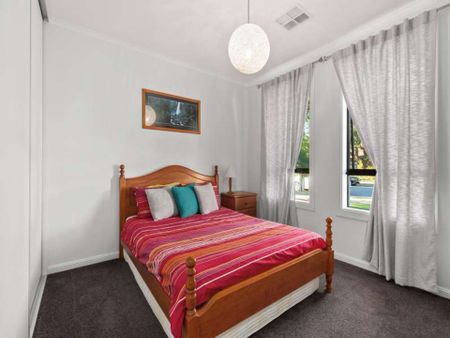 Elegant and Contemporary 4 Bedroom Family Executive Residence - Photo 3