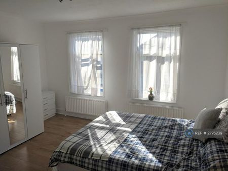 4 bedroom terraced house to rent - Photo 3