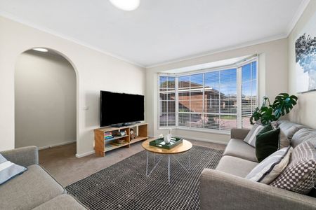 Immaculate Living In The Heart Of Belmont - Photo 2